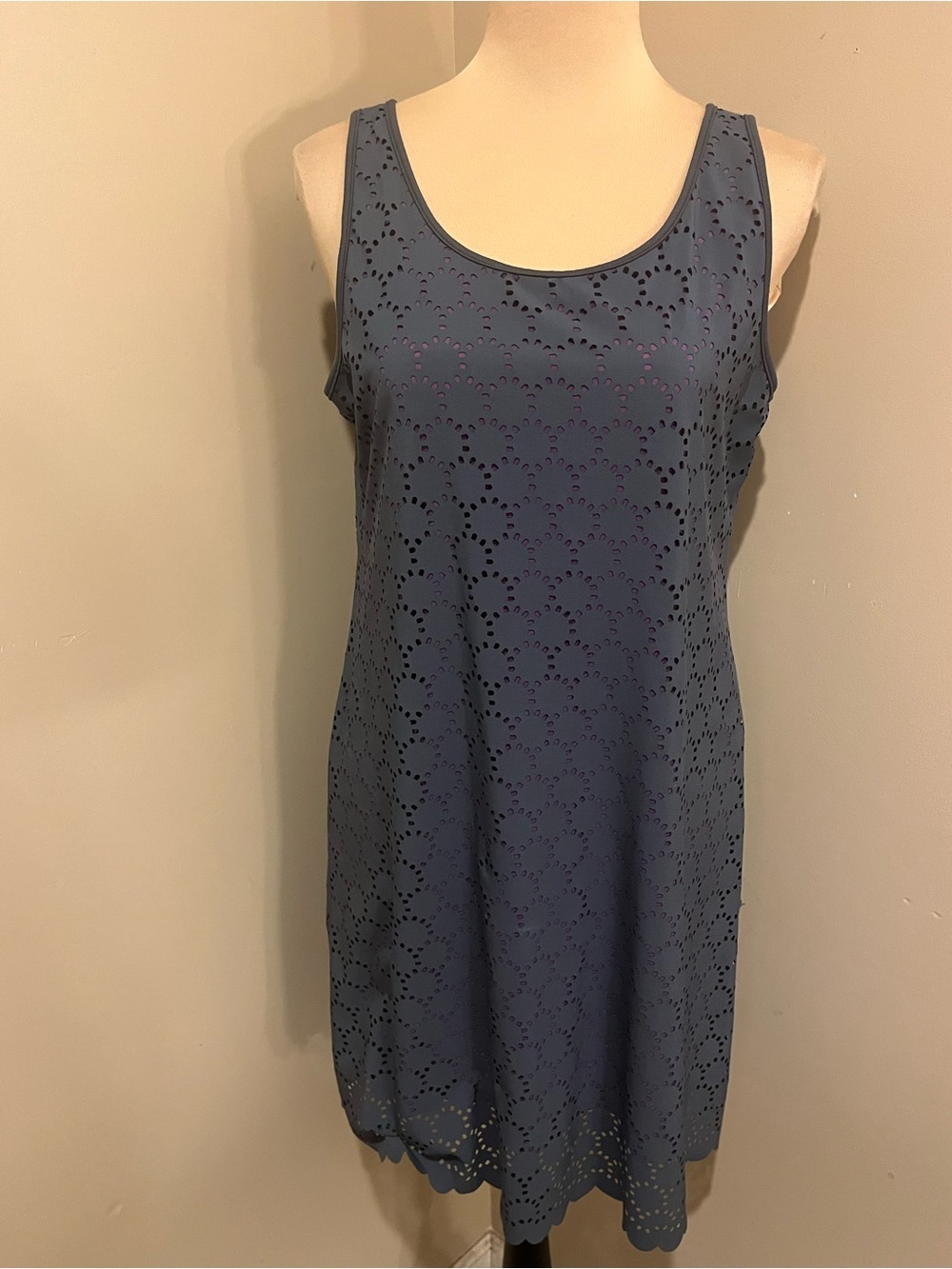 Title IX Dark Grey Overlay & Plum Sleeveless Shift Dress, scallop hem, size Med